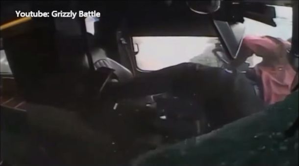 VIDEO: Un conductor salva su vida de milagro tras un impresionante accidente