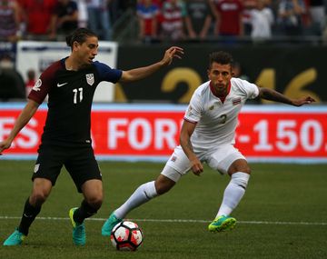 Estados Unidos goleó a Costa Rica y da pelea en el grupo A