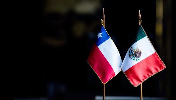 México rompe relaciones diplomáticas con Chile gobernado por el&nbsp; régimen de Augusto Pinochet en 1974.