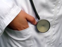 Tenían sexo mientras los pacientes esperaban ser atendidos