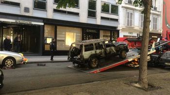 impresionante robo a una tienda de lujo en exclusiva avenida de paris impresionante robo a una tienda de lujo en exclusiva avenida de paris