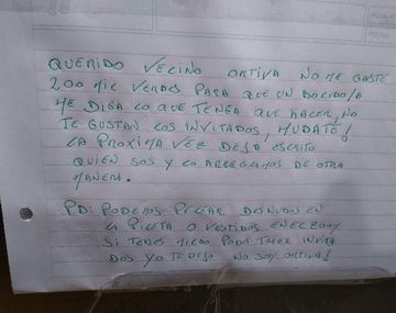 Los vecinos se quejaron por una fiesta que hizo y él los invitó a pelear desnudos en la pileta