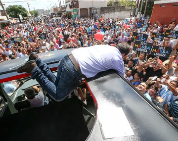 Massa endurece su campaña