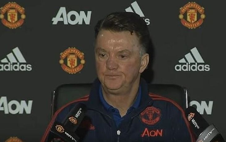 Tras los rumores de su salida, Van Gaal explotó en conferencia de prensa