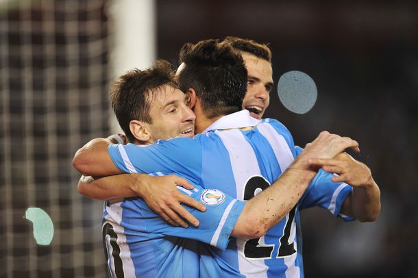 Después de la gran actuación, Gago vuelve a la Selección