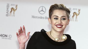 asaltaron a miley cyrus y le robaron us$ 100 mil en joyas asaltaron a miley cyrus y le robaron us$ 100 mil en joyas