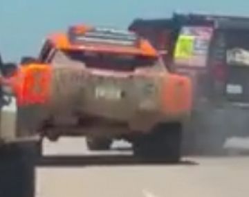 Autos se pasaban comida y chocaron
