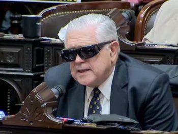 Memes y reacciones por el look de López Murphy en el debate legislativo