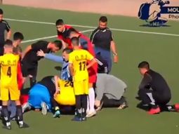 conmocion por la muerte de un futbolista tras recibir una patada en pleno partido conmocion por la muerte de un futbolista tras recibir una patada en pleno partido