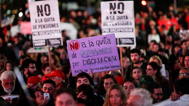 Ajuste en discapacidad: una multitud marchó al Congreso en rechazo al brutal recorte