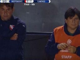 La imagen de Manuel a un costado del campo de juego