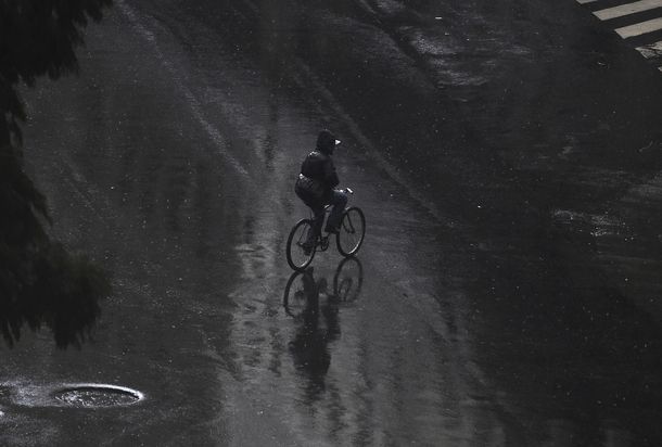 Cientos de evacuados en el conurbano por el temporal