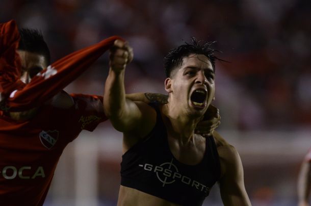 Martín Benítez festeja el gol de la victoria de Independiente