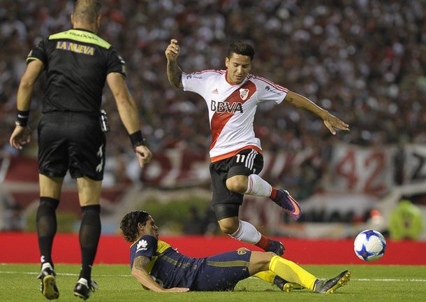 Las ofertas para la TV del fútbol argentino: Boca y River, sin descenso