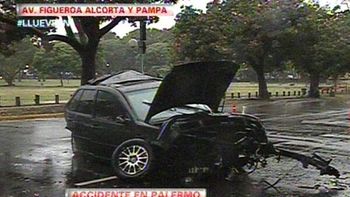 violento choque en palermo: un herido tras despistar y terminar contra un arbol violento choque en palermo: un herido tras despistar y terminar contra un arbol