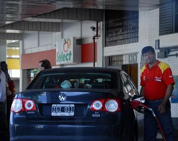 Empresarios y opositores cuestionan el congelamiento