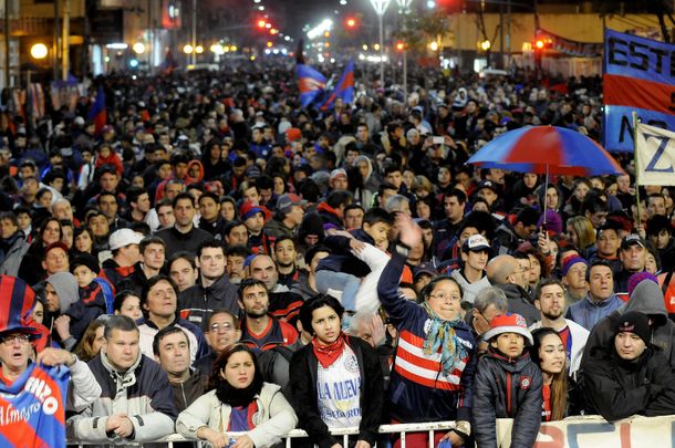 Miles de hinchas de San Lorenzo marcharon por la vuelta a Boedo
