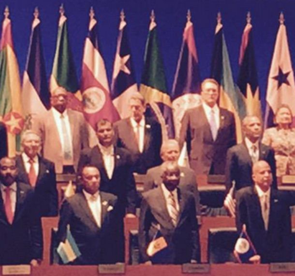 Barack Obama y Raúl Castro, muy cerca en la inauguración de la Cumbre de las Américas