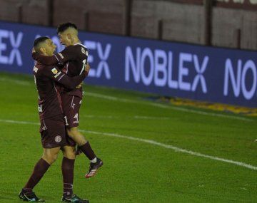Sand histórico: marcó su gol 150 en Lanús