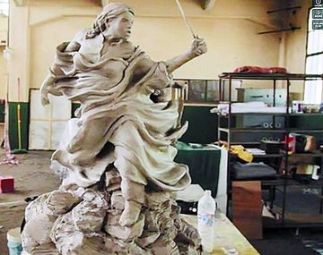 Esta es la estatua con la que buscan reemplazar a la de Cristobal Colón