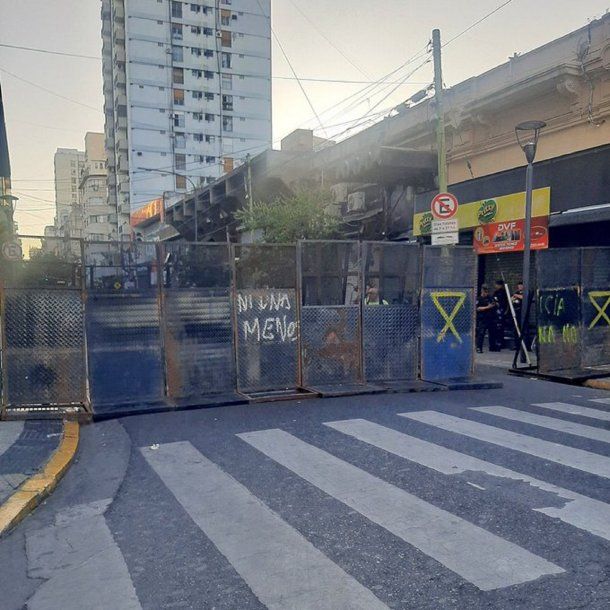 Once amaneció vallado por múltiples allanamientos contra manteros