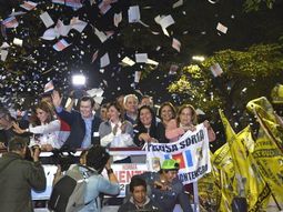 Claudia Ledesma Abdala y Gerardo Zamora celebran la victoria