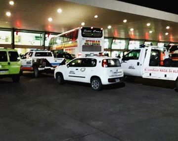 Pudo ser una tragedia: manejaba drogado a 100 kilómetros por hora y con 40 chicos en el micro