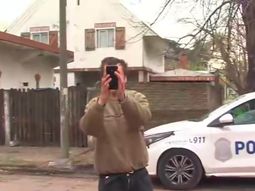 Vecinos de Ituzaingó denuncian que un hombre del barrio los ataca, vandaliza casas y bloquea la calle