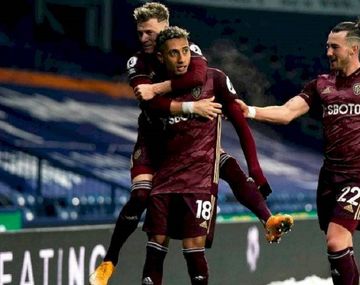 El Leeds de Bielsa goleó a West Bromwich y se alejó del descenso