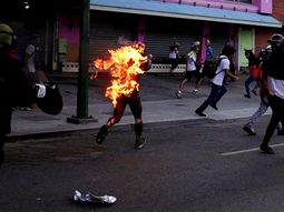 Así quemaron vivo a Orlando Figuera en Venezuela