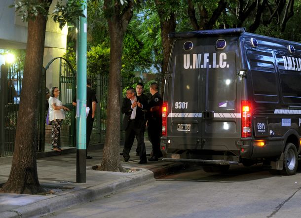 Asesinan a un médico forense en una entradera