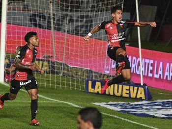 Colón le ganó por penales a Talleres y es semifinalista