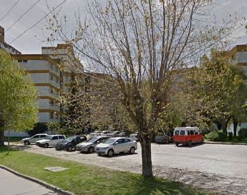 Una chica de 25 años fue atada con los auriculares de su celular y violada