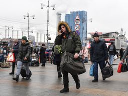 Estiman que cerca de 100.000 ucranianos ya huyeron de sus hogares por la invasión rusa