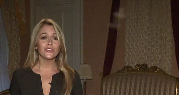 ¿Había un fantasma justo detrás de la presentadora?
