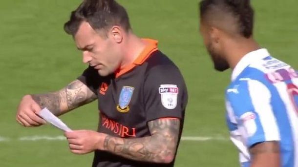 Ross Wallace le robó la táctica a su rival en pleno partido.