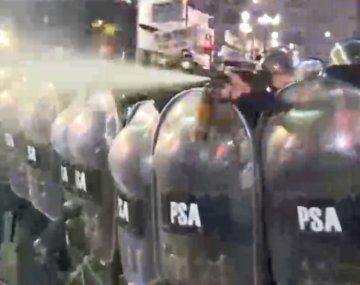 Le tiraron gas lacrimógeno en vivo al periodista de C5N