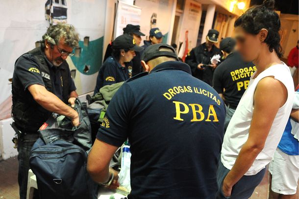 Operativo antidrogas en San Bernardo y Villa Gesell: detienen a 12 personas en terminales de ómnibus