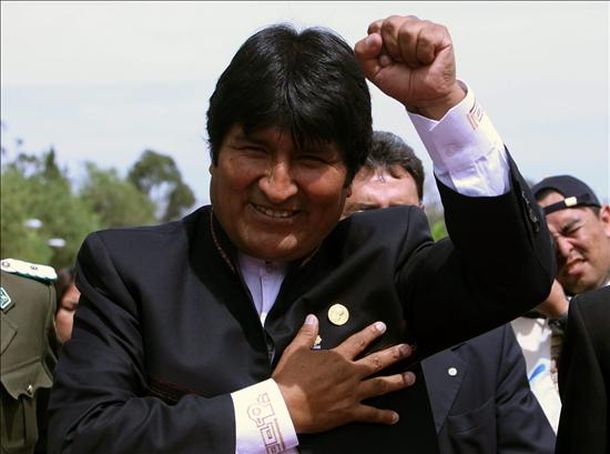 Evo Morales estatizó las principales empresas de electricidad de Bolivia