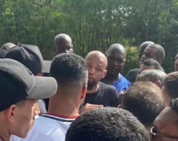 Barras de Fluminense increparon a Felipe Melo: lo acusaron de ir para atrás