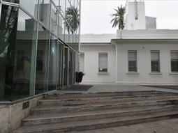 disfrazados de policias levantaron a una alumna a la salida del colegio y la violaron disfrazados de policias levantaron a una alumna a la salida del colegio y la violaron