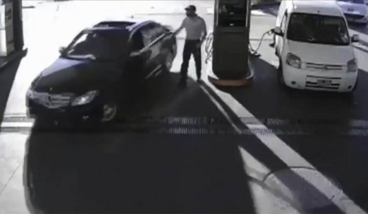 La Plata: un hombre cargó nafta en un Mercedes Benz y se fue sin pagar