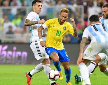 Neymar&nbsp; fue controlado por la defensa argentina por casi todo el partido