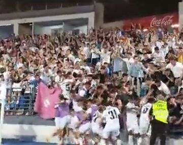 Casi tragedia en el estadio Di Stéfano: se cayó una tribuna en el festejo de gol