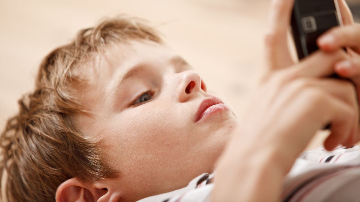 Alerta papás hay grandes posibilidades de que el celular de tu hijo lo