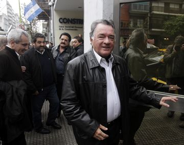 Barrionuevo acusó a Máximo de descalificar a Scioli