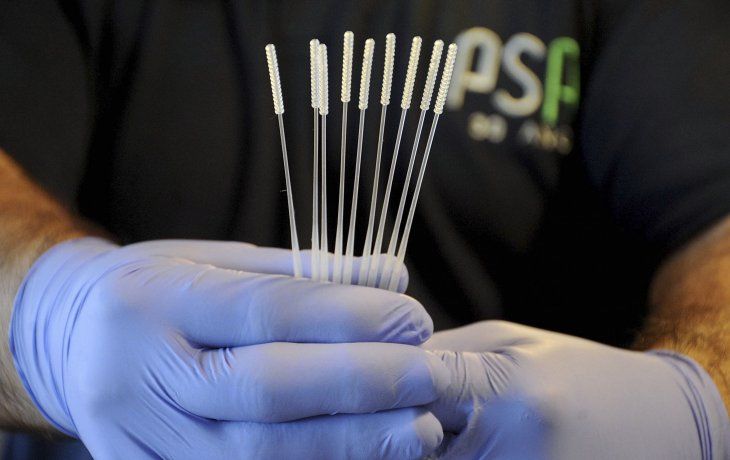Hisopos nasofaríngeos para testear el coronavirus de industria nacional