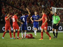 ¿amistoso? mira la terrible patada de cesc fabregas contra el liverpool ¿amistoso? mira la terrible patada de cesc fabregas contra el liverpool