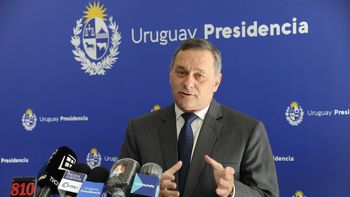 Álvaro Delgado aseguró que el gobierno planea reunirse con el próximo presidente electo argentino por la diferencia cambiaria. Álvaro Delgado aseguró que el gobierno planea reunirse con el próximo presidente electo argentino por la diferencia cambiaria.