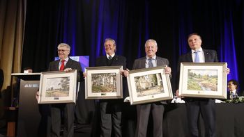 El intendente de Maldonado, Enrique Antía, junto al ministro de Turismo, Tabaré Viera, destacó la inversión para la difusión del destino. El intendente de Maldonado, Enrique Antía, junto al ministro de Turismo, Tabaré Viera, destacó la inversión para la difusión del destino.